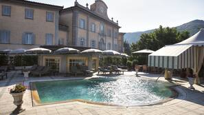 Piscine couverte, piscine extérieure