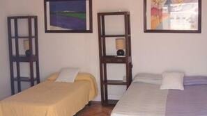 Caja fuerte, cortinas opacas, wifi gratis