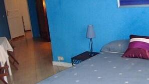 Caja fuerte, cortinas opacas, wifi gratis