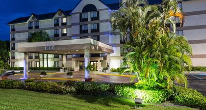 Holiday Inn Express & Suites Ft. Lauderdale N - Exec Airport, an IHG Hotel