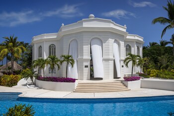 Excellence Riviera Cancun Adults Only All Inclusive Reviews Photos Rates Ebookers Com