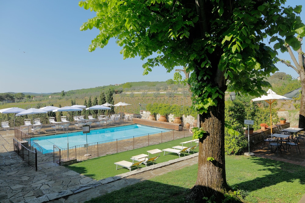 Outdoor pool, Relais Vignale & Spa