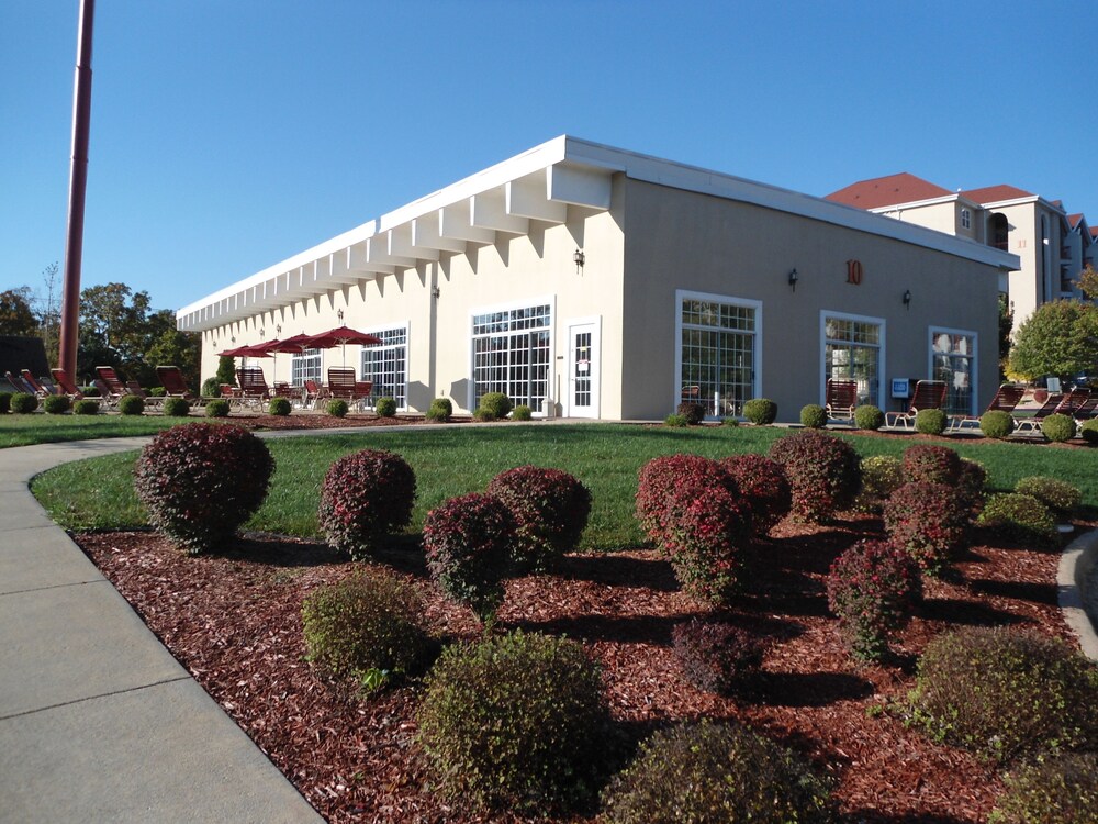 Grand Crowne Resort Reviews Photos Rates Ebookers Grand Crowne Resort Reviews Photos Rates Ebookers