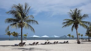 หาดส่วนตัว, ทรายสีขาว, เก้าอี้อาบแดด, ร่มชายหาด