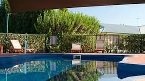 2 outdoor pools
