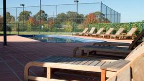 2 outdoor pools
