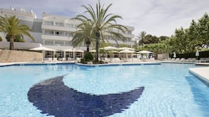 Indoor pool, outdoor pool, open 8:00 AM to 8:00 PM, pool loungers