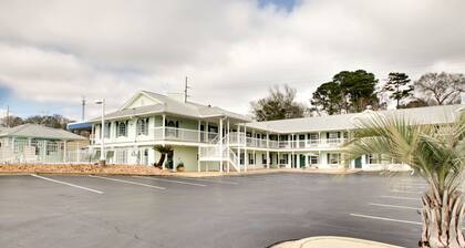 Key West Inn - Millbrook