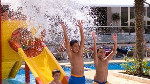 2 piscinas al aire libre, sombrillas, tumbonas