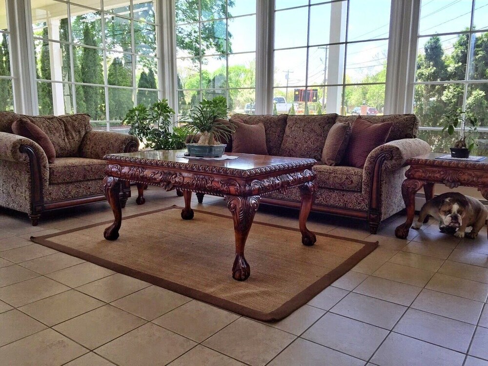 Budget Host East End Hotel in Riverhead AU175 Deals & Reviews