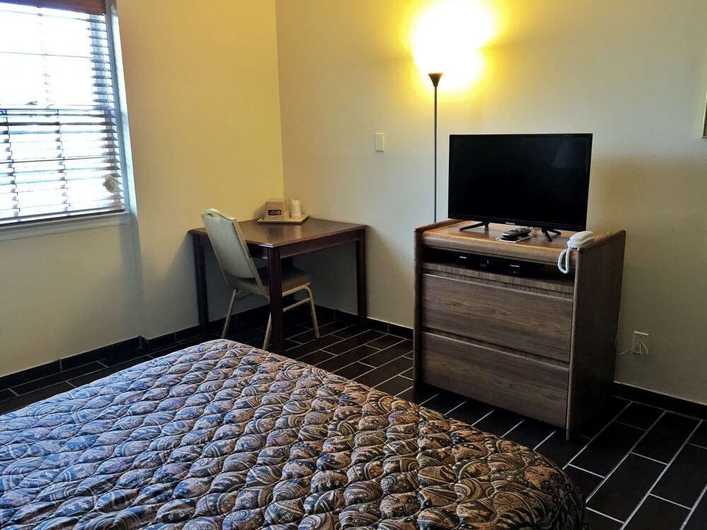 Budget Host East End Hotel in Riverhead AU175 Deals & Reviews