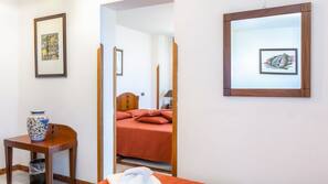 Minibar, una cassaforte in camera, una scrivania, Wi-Fi gratuito