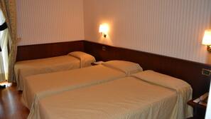 Minibar, una cassaforte in camera, una scrivania