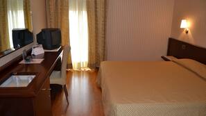 Minibar, una cassaforte in camera, una scrivania