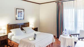 Ropa de cama de alta calidad, minibar, caja fuerte y escritorio