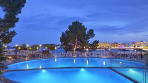 2 piscinas al aire libre, sombrillas, tumbonas