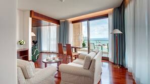 Minibar, in-room safe, desk, free WiFi