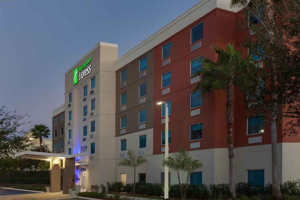 Holiday Inn Express Hotel Suites Ft Lauderdale Airportcru - 