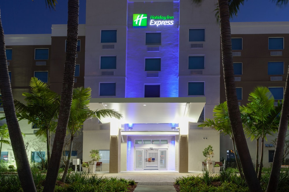 Holiday Inn Express Hotel Suites Ft Lauderdale Airport Cru
