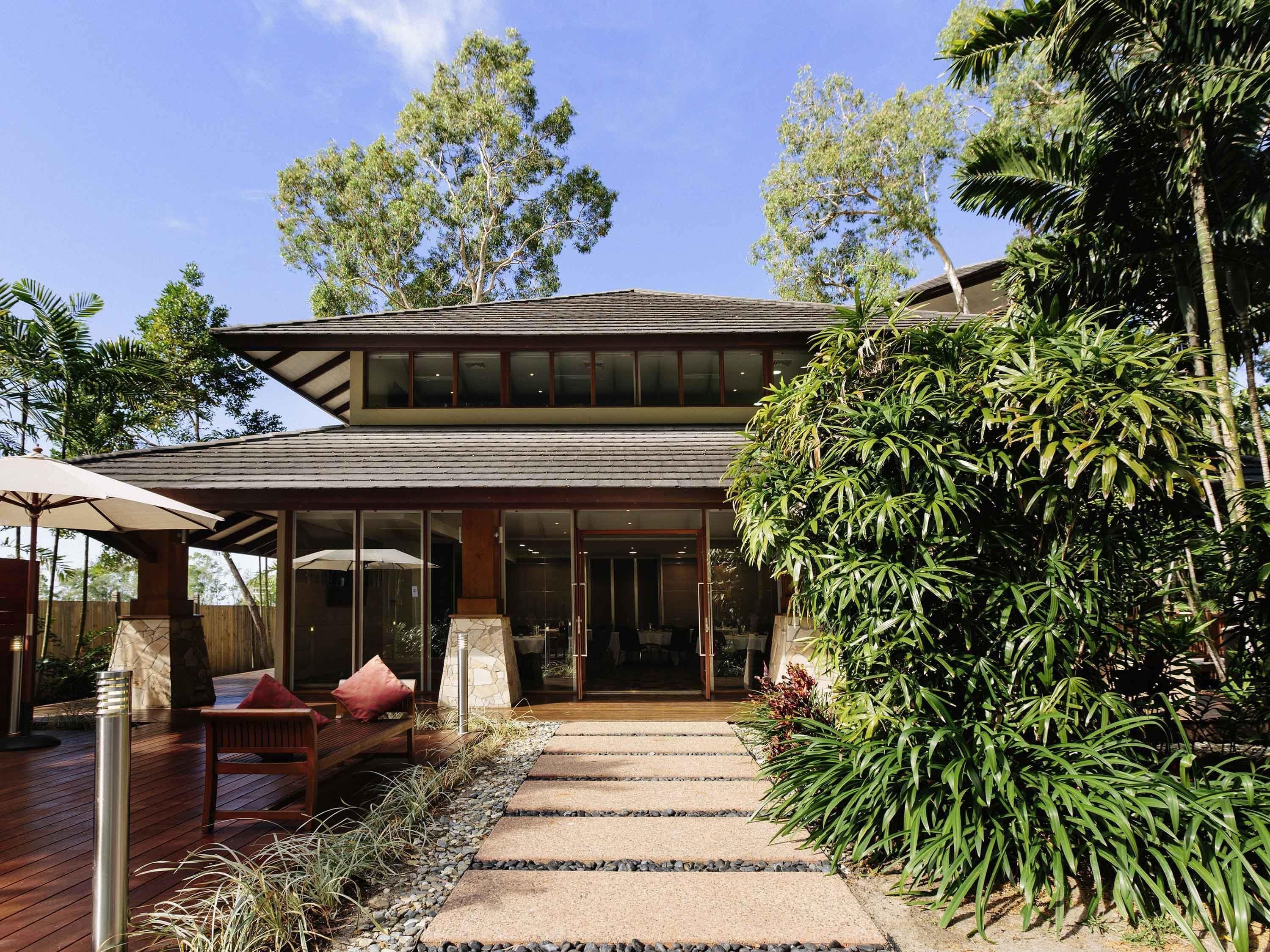 Pullman Palm Cove Sea Temple Resort and Spa