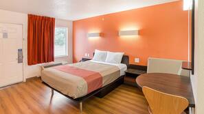 Tabla de planchar con plancha, wifi gratis, ropa de cama