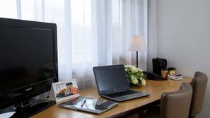 1 slaapkamer, een bureau, een strijkplank/strijkijzer, gratis wifi