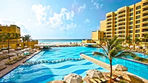 2 outdoor pools
