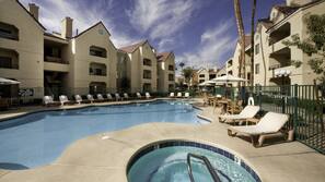5 outdoor pools, open 6 AM to midnight, sun loungers