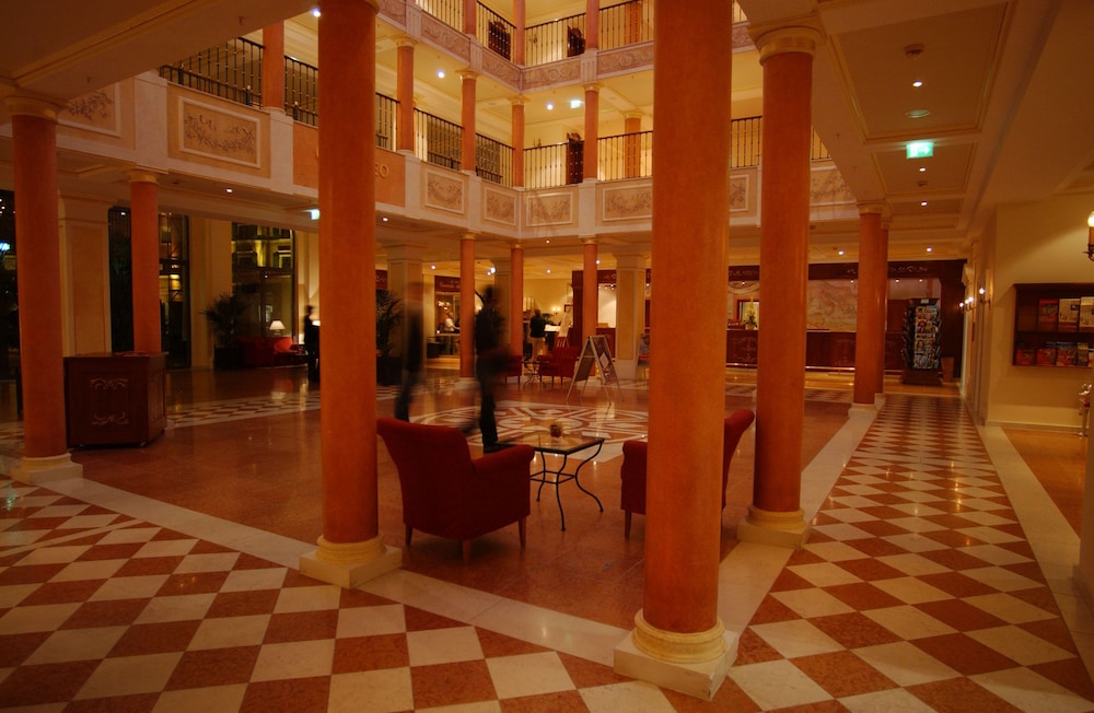 Europa-Park Freizeitpark & Erlebnis-Resort, Hotel Colosseo ...
