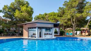 Piscina coperta, piscina all'aperto