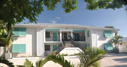 Lido Islander Inn