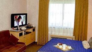 Premium bedding, pillowtop beds, in-room safe, blackout drapes