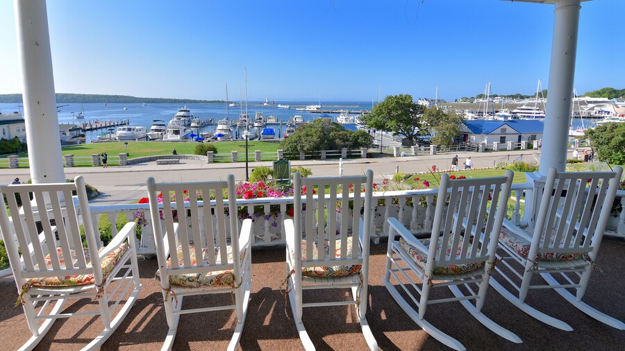 Island House Hotel