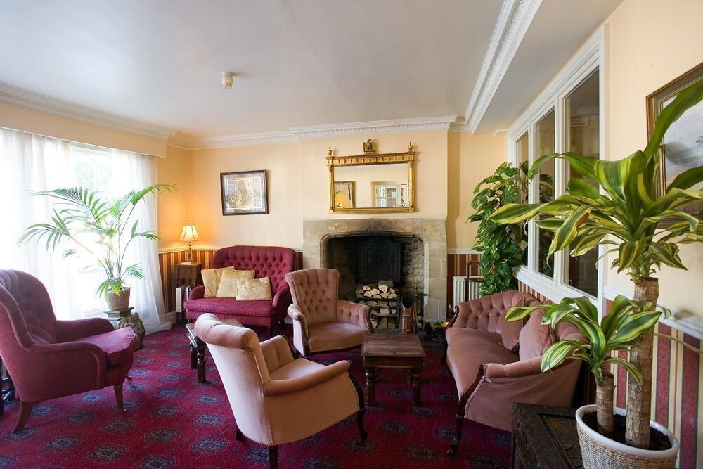 Crown And Cushion Hotel Chipping Norton 2018 Prices Exterior Featured Image Lobby Lounge
