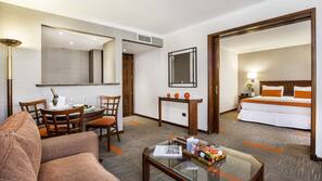 Edredones de plumas, colchones con acolchado adicional, minibar