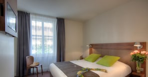 Next Generation, Junior Room, 1 Double Bed | Desk, laptop workspace, soundproofing, iron/ironing board
