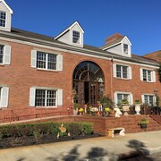 10 Best Hotels Closest To Monmouth Park In Red Bank Tinton Falls Colts Neck Inn Hotel
