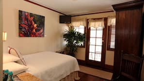 Hypo-allergenic bedding, iron/ironing board, free WiFi