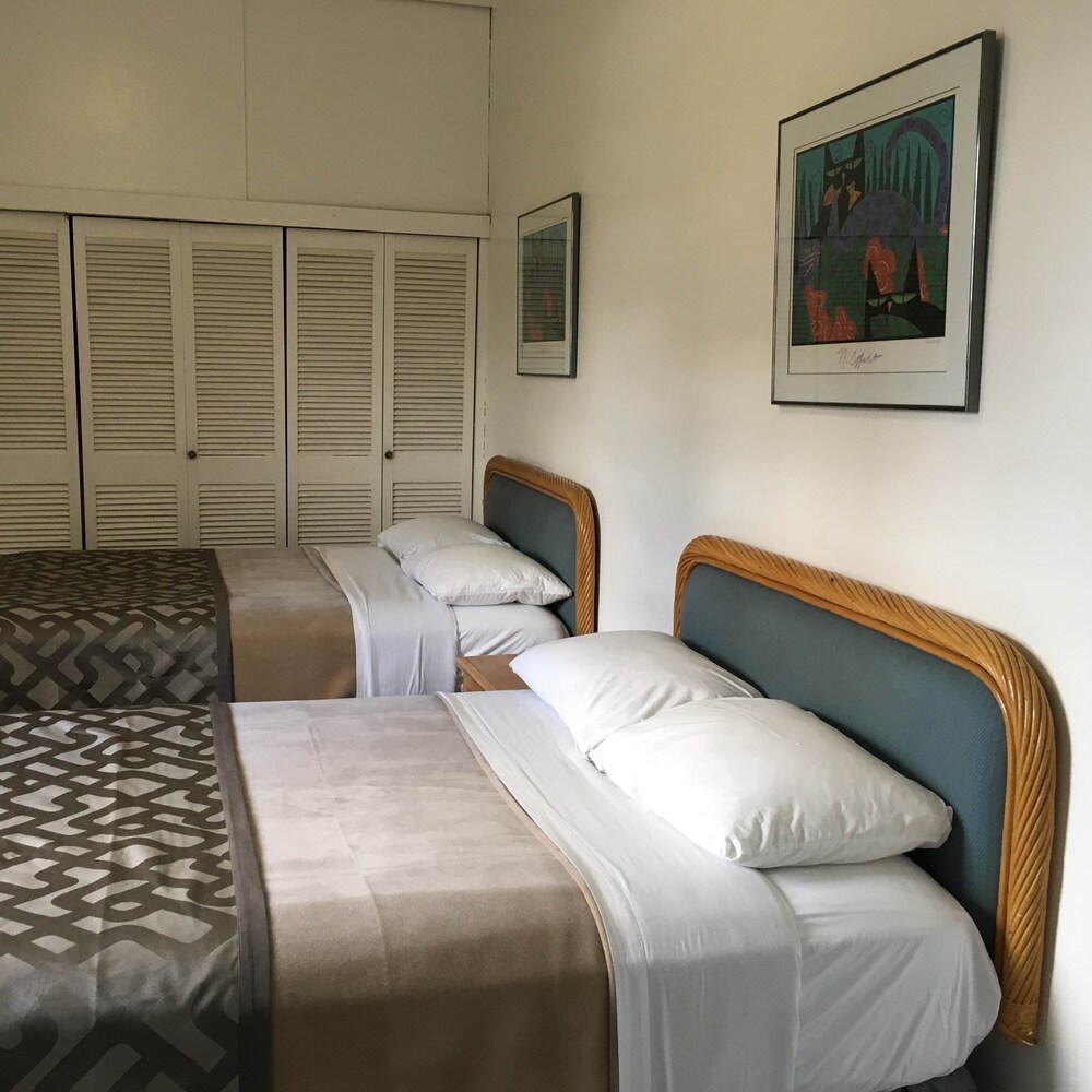 Borinquen Beach Inn 2018 Room Prices 85 Deals Reviews Expedia Borinquen Beach Inn 2 0 Out Of 5 Parking Lobby Guestroom