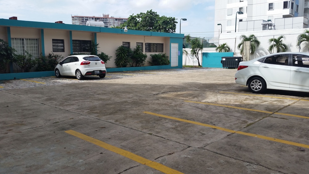 Parking, Borinquen Beach Inn