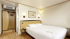 Premium bedding, desk, iron/ironing board, free cribs/infant beds
