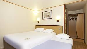Premium bedding, desk, iron/ironing board, free cribs/infant beds