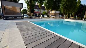 Piscine extérieure (ouverte en saison)