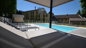 Piscine extérieure (ouverte en saison)