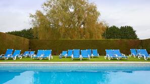 Piscine extérieure (ouverte en saison)