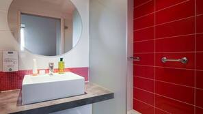 Bureau, rideaux occultants, Wi-Fi gratuit, draps fournis