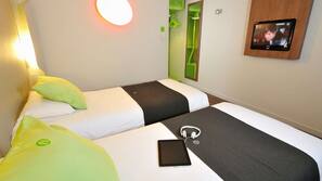 Premium bedding, desk, iron/ironing board, free cots/infant beds