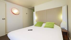 Ropa de cama de alta calidad, escritorio, cortinas opacas