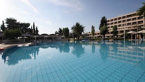 2 piscine all'aperto