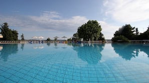 2 piscine all'aperto